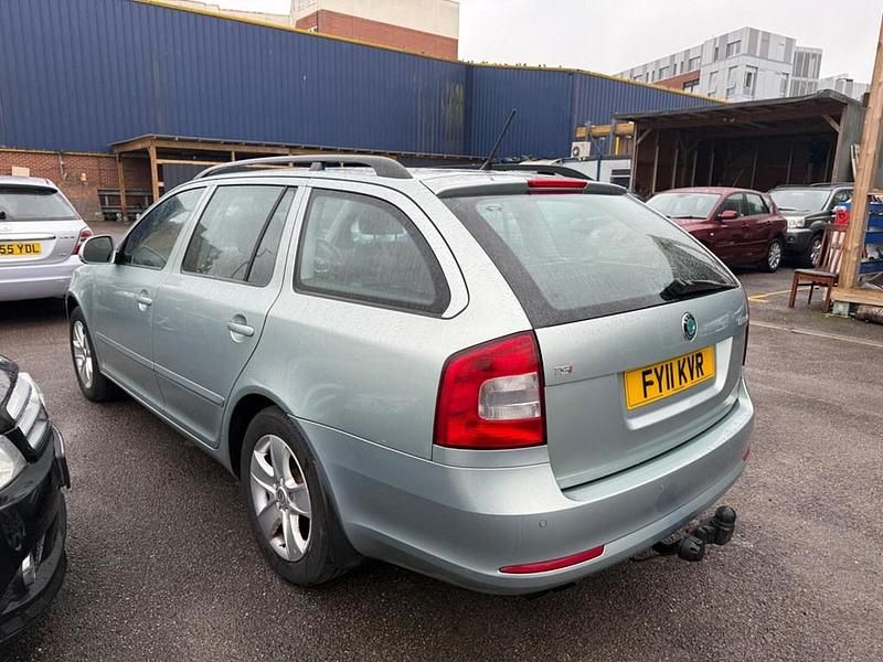Usado Skoda Octavia Elegance 160 CV (117 kW) 2011 Verde Familiar