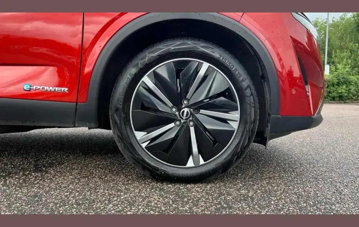 Used Nissan Qashqai Tekna 190 HP (139 kW) 2025 Red SUV