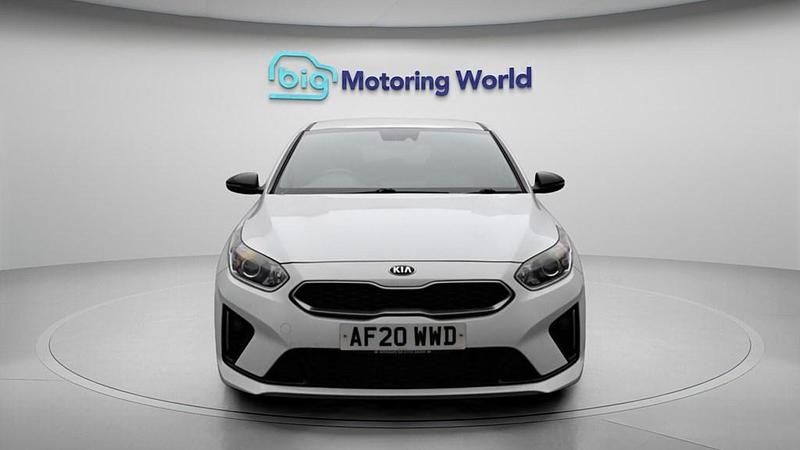 Used Kia ProCeed GT-Line 134 HP (98 kW) 2020 White Estate