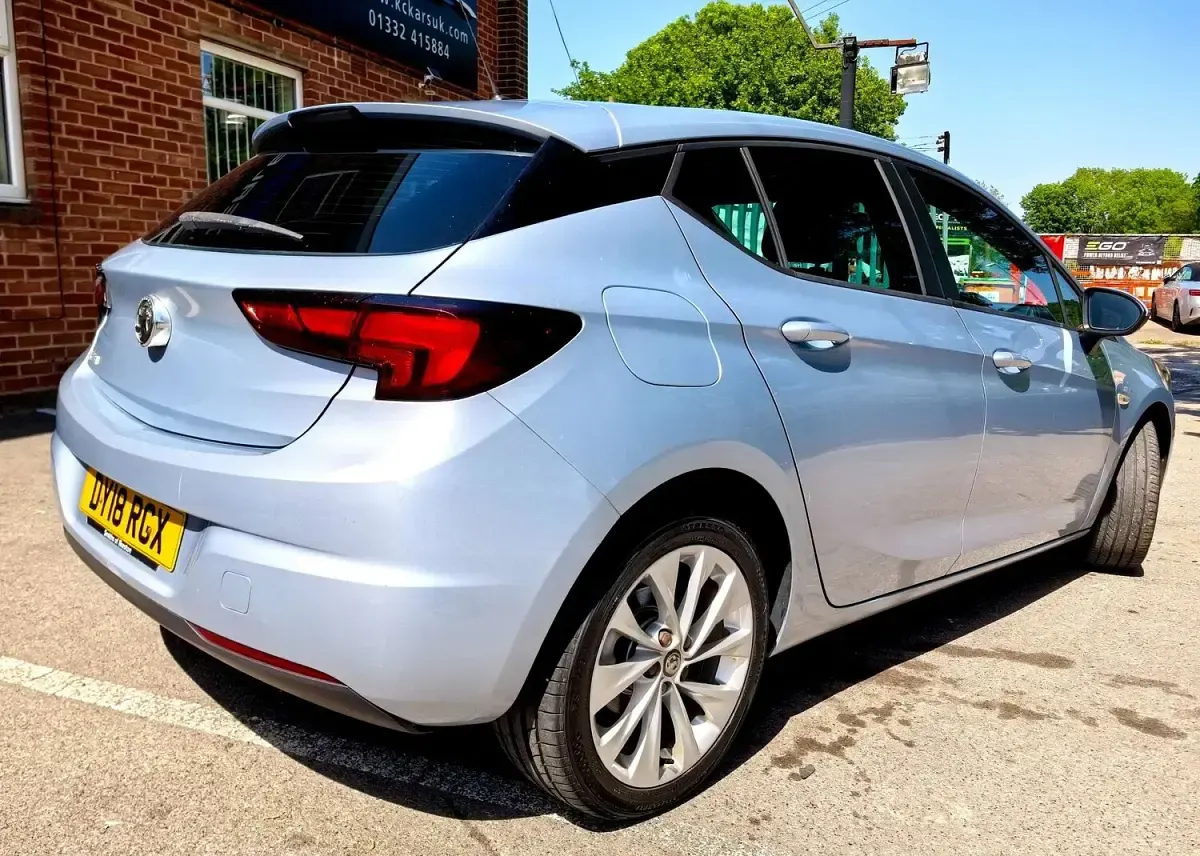 Used Vauxhall Astra Design Edition 101 HP (74 kW) 2018 Silver Hatchback