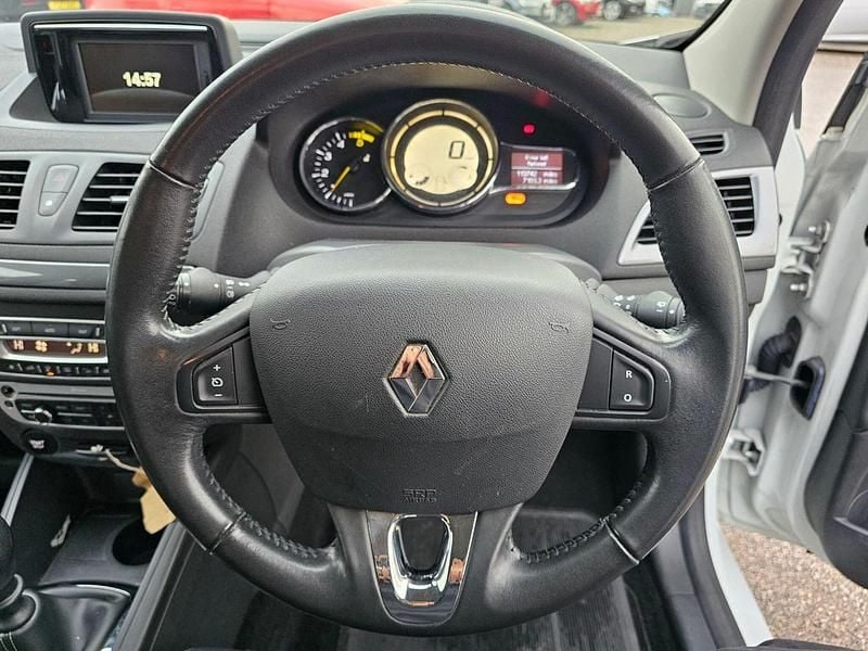 Used Renault Mégane GrandTour Dynamique 110 HP (80 kW) 2016 White Estate