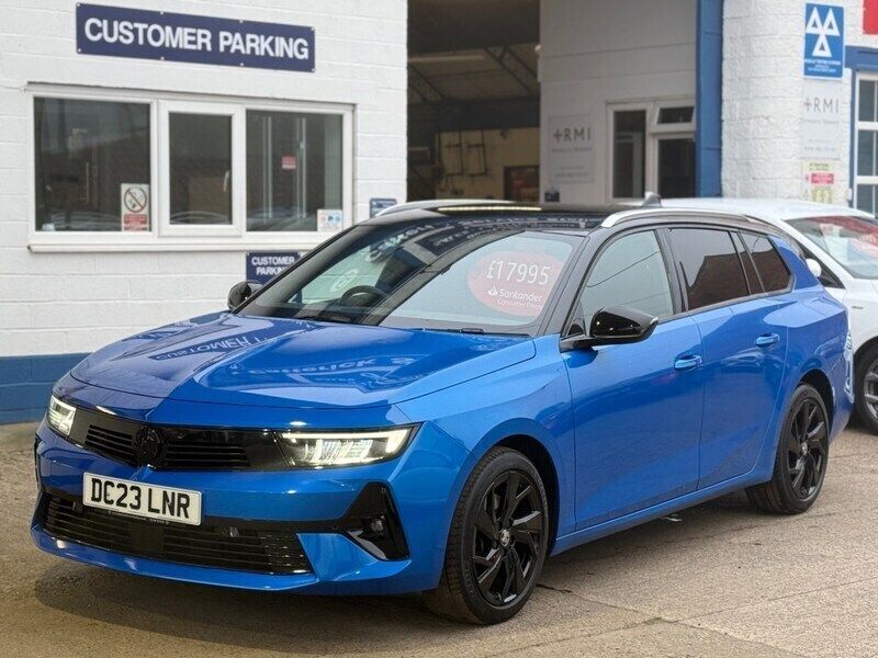 Cobalt blue metallic Used 2023 Vauxhall Astra Estate | £17,995 (Fair price) - Image 1/4