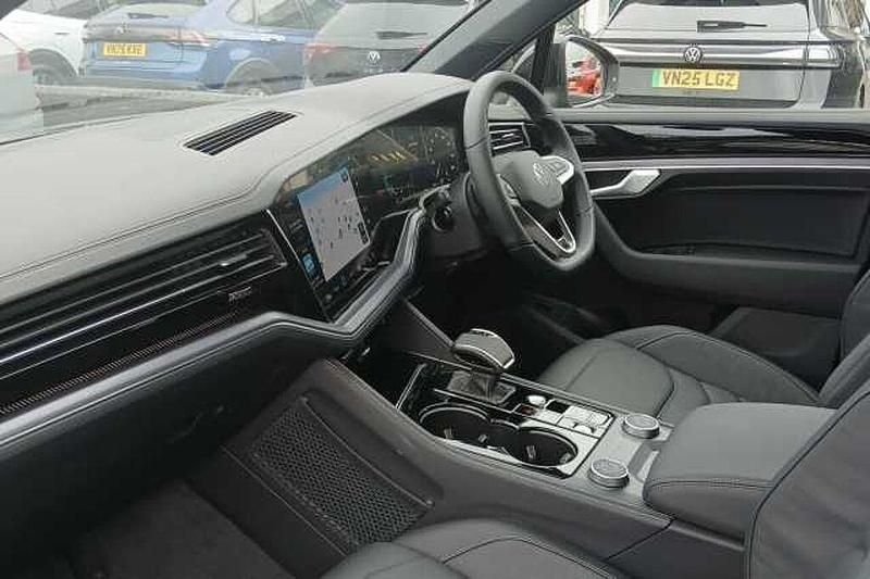 Used VW Touareg Black Edition 286 HP (210 kW) 2025 Black SUV
