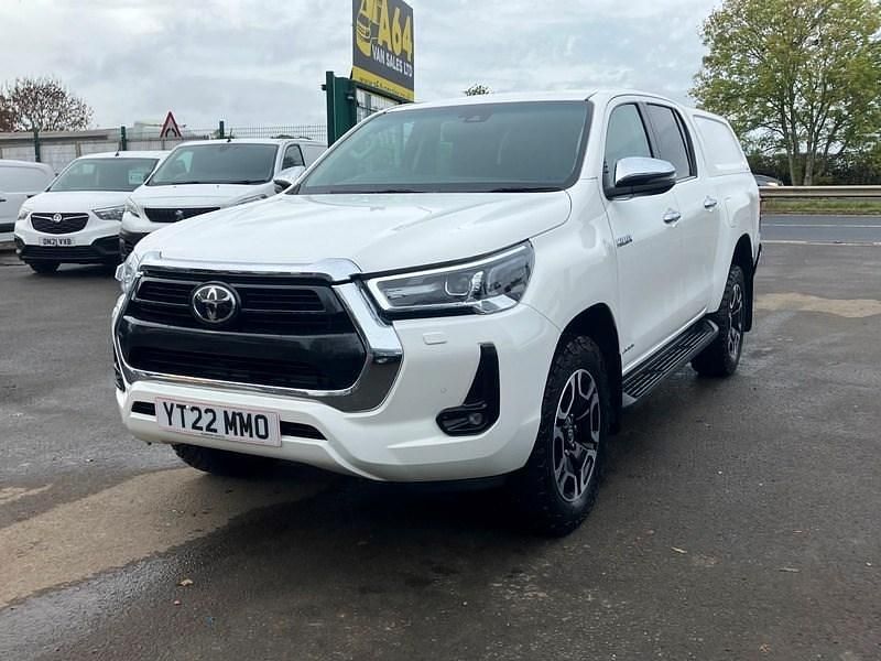 Second-hand Toyota HiLux 201 CP (147 kW) 2022 Alb Pickup