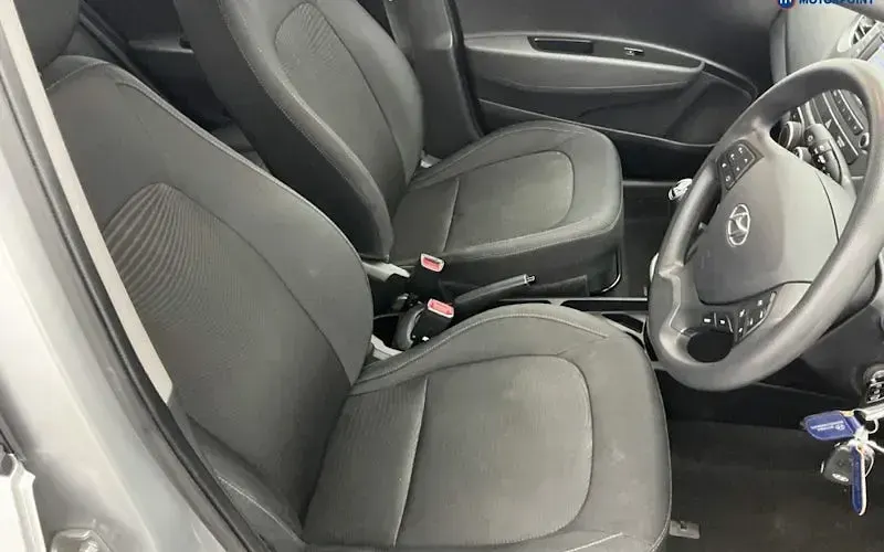 Used Hyundai i10 SE 88 HP (64 kW) 2017 Silver Hatchback