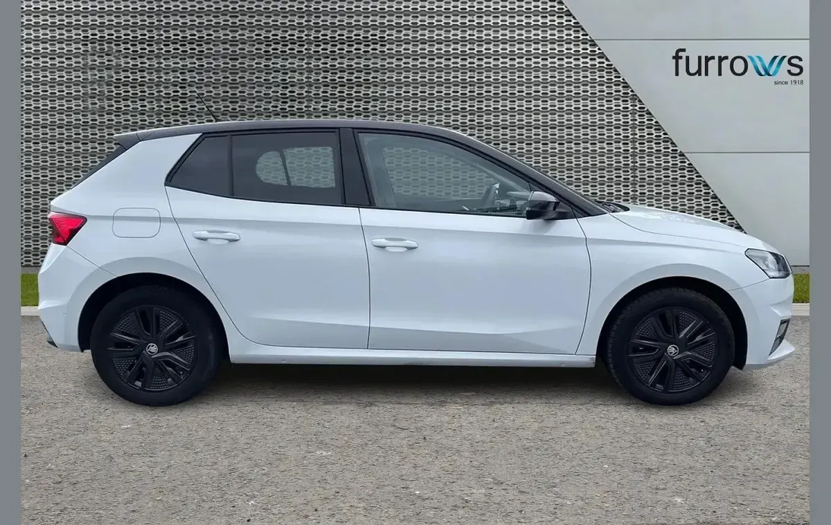 Used Skoda Fabia Colour Edition 108 HP (79 kW) 2023 White Hatchback