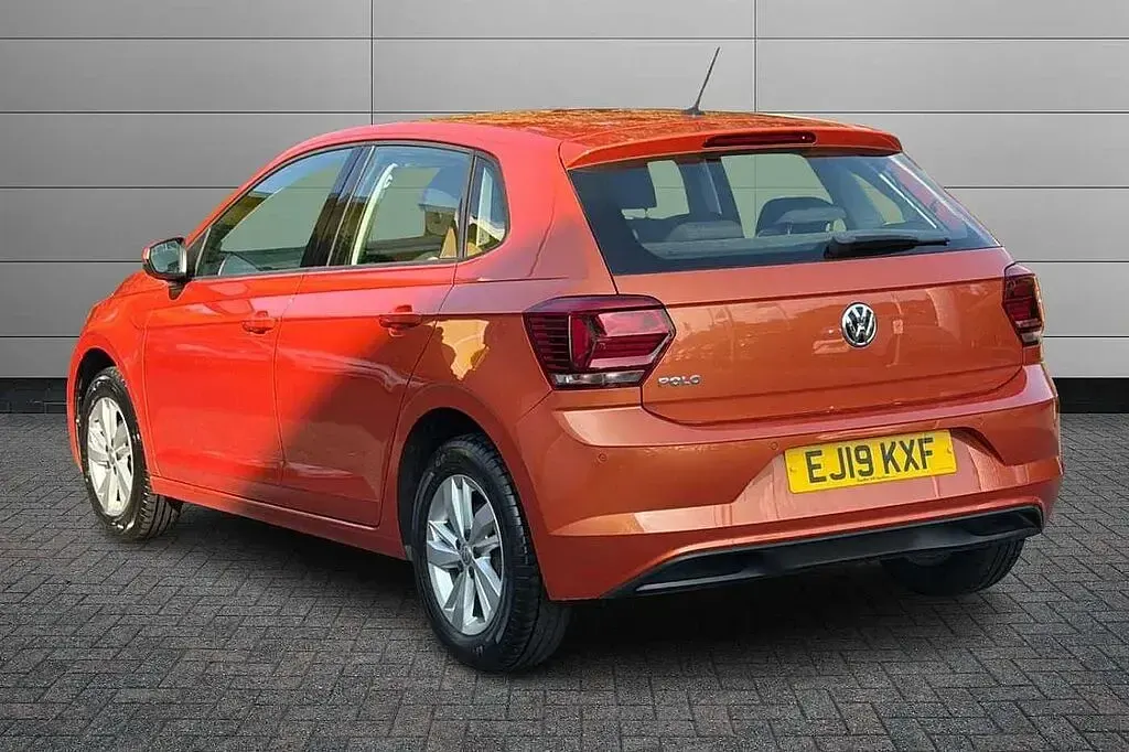 Used VW Polo SE 95 HP (69 kW) 2019 Orange Hatchback