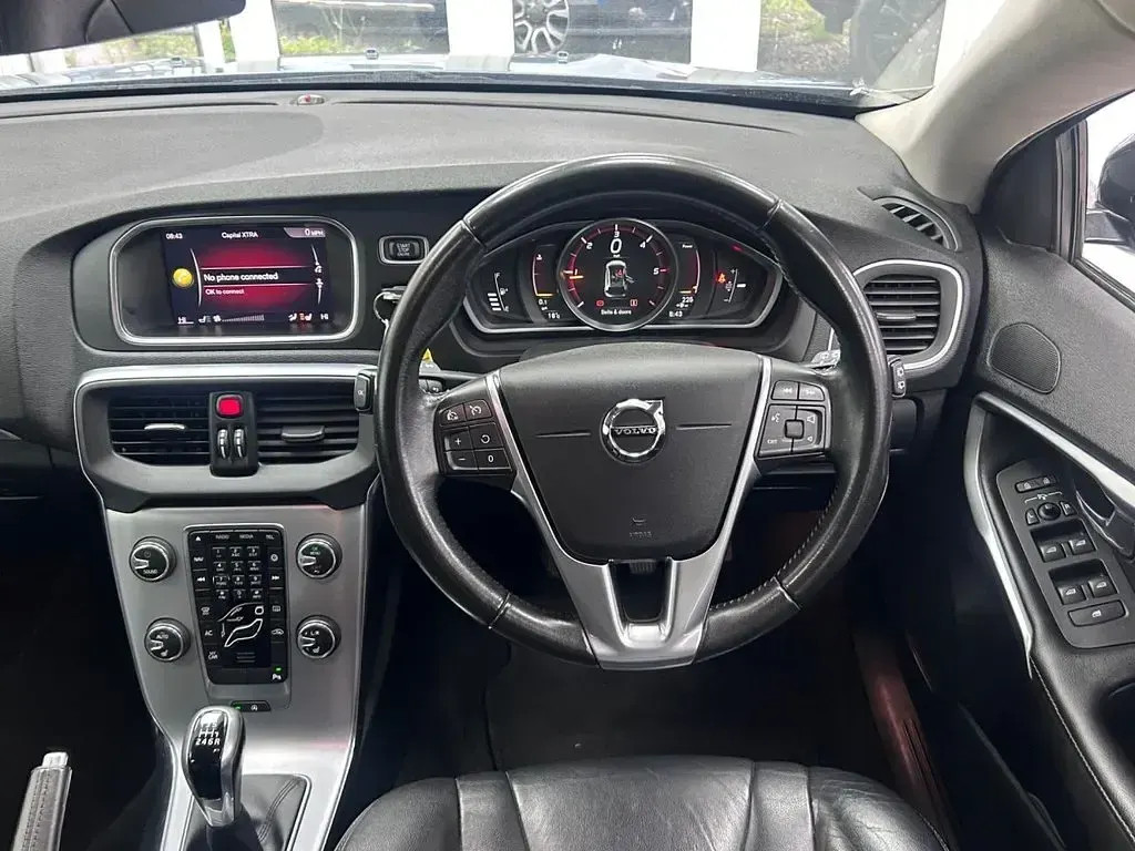 Used Volvo V40 Pro 150 HP (110 kW) 2017 Blue Hatchback