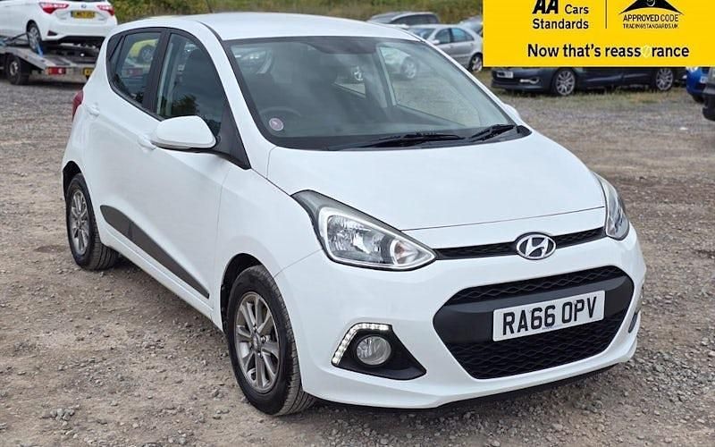 White Used 2016 Hyundai i10 Premium Hatchback | £7,388 (Fair price) - Image 1/4