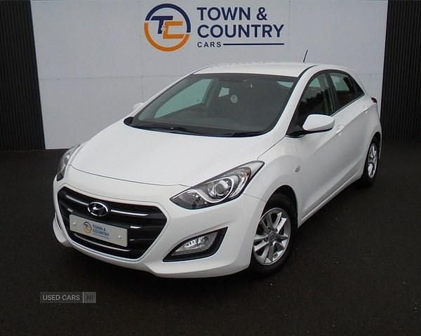 Used Hyundai i30 SE 110 HP (80 kW) 2016 White Hatchback