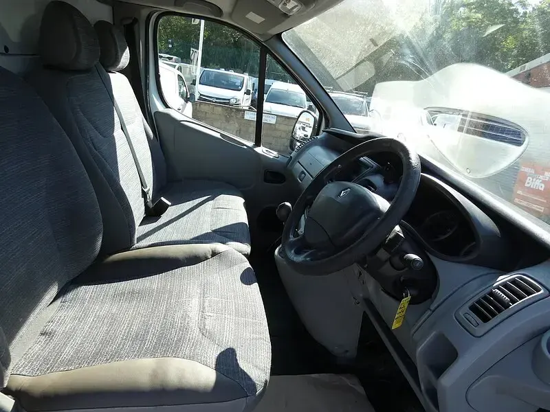 Used Renault Trafic 115 HP (84 kW) 2012 White MPV
