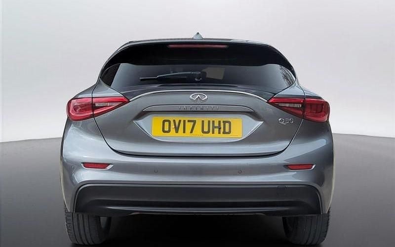 Used Infiniti Q30 122 HP (89 kW) 2017 Grey Hatchback