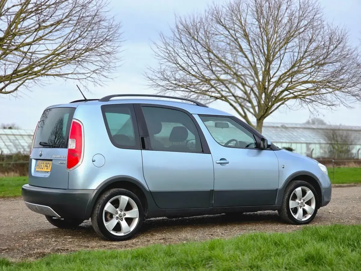 Gebraucht Skoda Roomster 105 PS (77 kW) 2013 Blau Van / Kleinbus