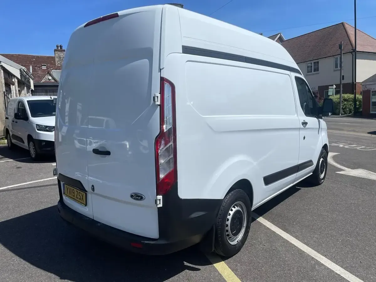 Used Ford Transit Custom 105 HP (77 kW) 2019 White Van