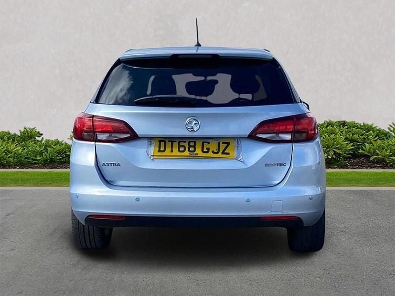 Used Vauxhall Astra Design Edition 105 HP (77 kW) 2019 Silver Estate