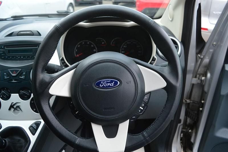Gebraucht Ford Ka Zetec 69 PS (50 kW) 2015 Silber Kleinwagen