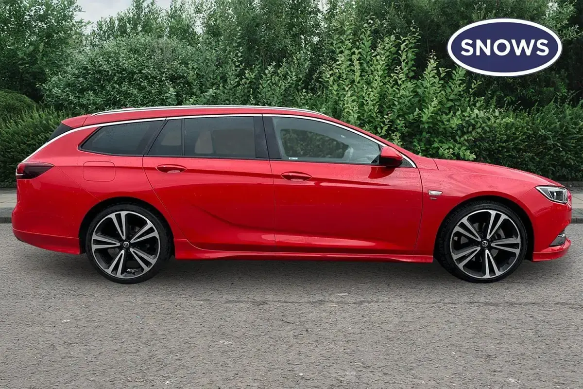 Used Vauxhall Insignia SRi 170 HP (125 kW) 2017 Red Estate