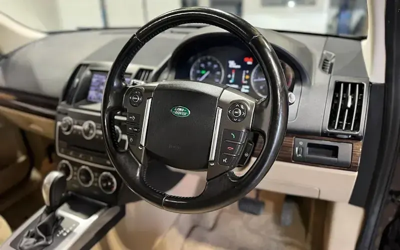 Used Land Rover Freelander 2 HSE 190 HP (139 kW) 2013 Brown SUV