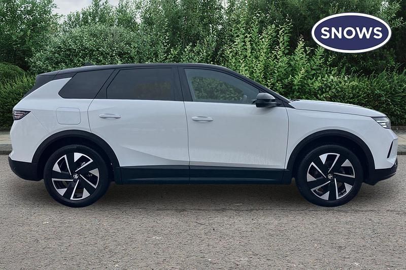 Used Vauxhall Grandland X Ultimate 136 HP (100 kW) 2025 Arctic white SUV