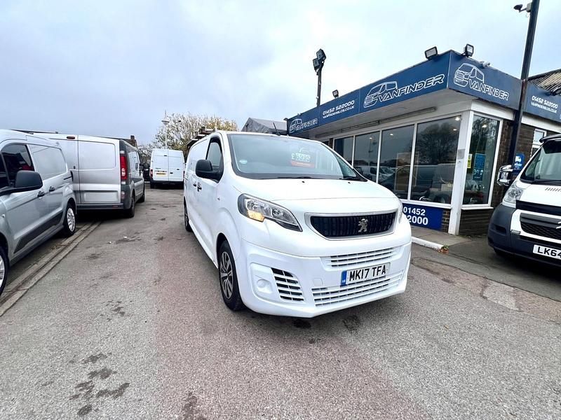 White Used 2017 Peugeot Expert Van | £6,995 (Fair price) - Image 1/4