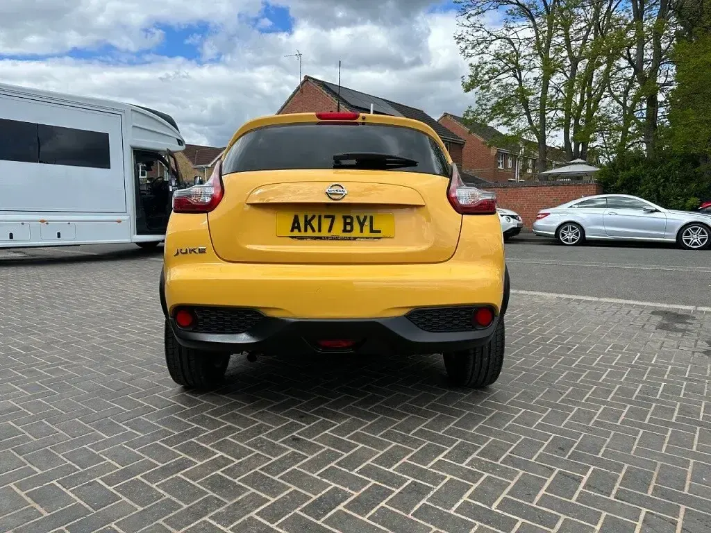 Used Nissan Juke Tekna 117 HP (86 kW) 2017 Yellow SUV