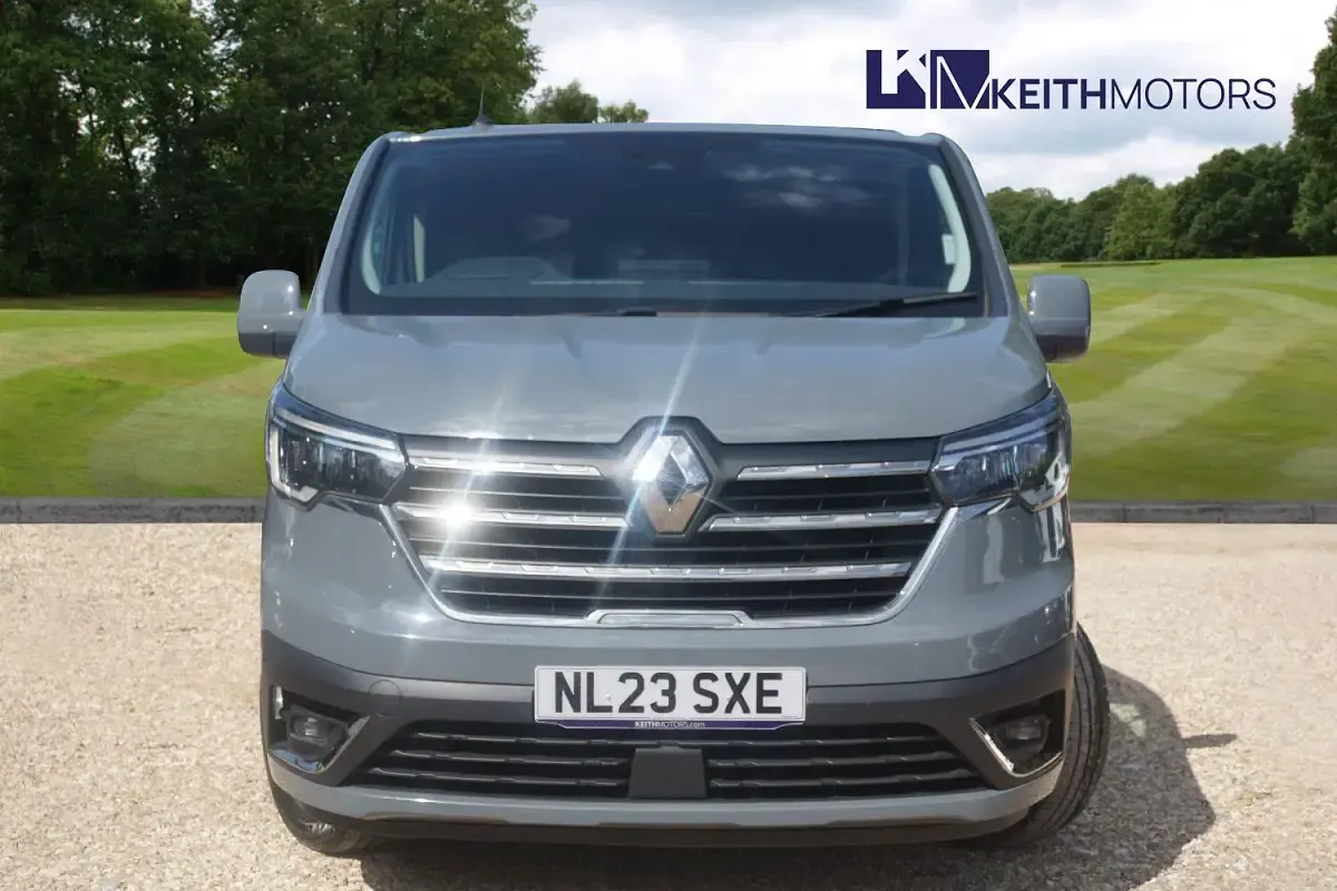 Used Renault Trafic 148 HP (108 kW) 2023 Grey MPV