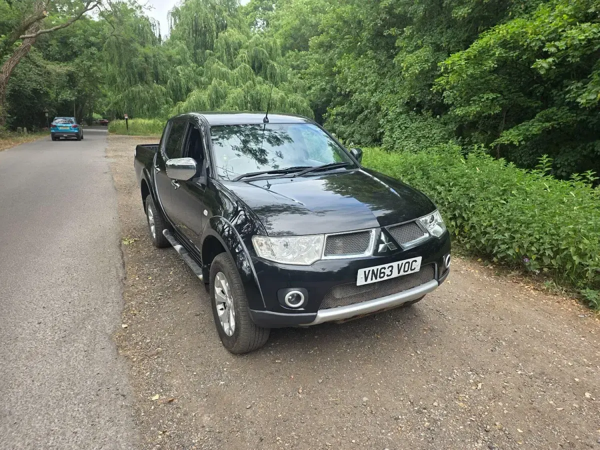 Used Mitsubishi L200 176 HP (129 kW) 2013 Black Pickup
