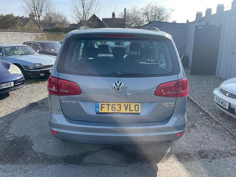Usado VW Sharan SE 140 HP (102 kW) 2014 Cinzento Monovolume
