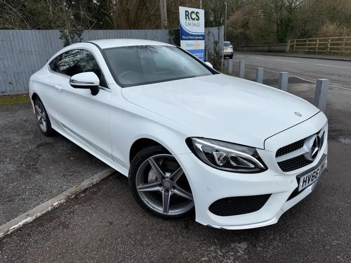 Begagnad Mercedes C220 AMG line 2016 Vit Sportkupé