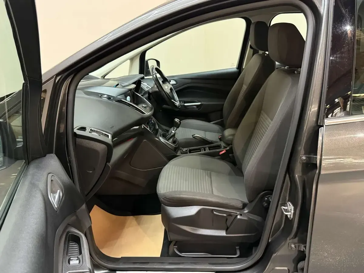 Käytetty Ford C-MAX Titanium 125 HP (91 kW) 2018 Harmaa Tila-auto