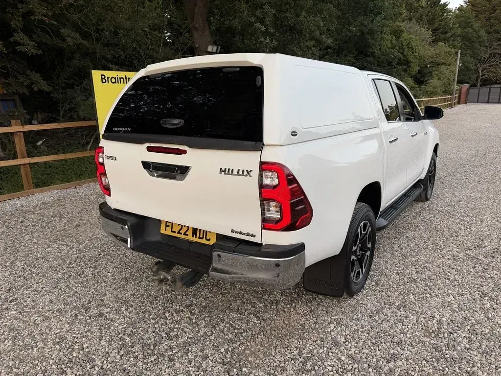 Used Toyota HiLux 150 HP (110 kW) 2022 White Pickup