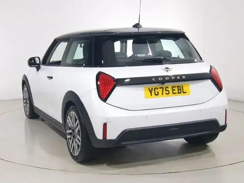 Used Mini Cooper Hatch 113 kW (154 HP) 2025 White Hatchback