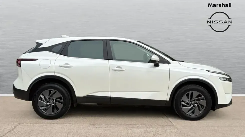 Used Nissan Qashqai Acenta Premium 140 HP (102 kW) 2023 White SUV