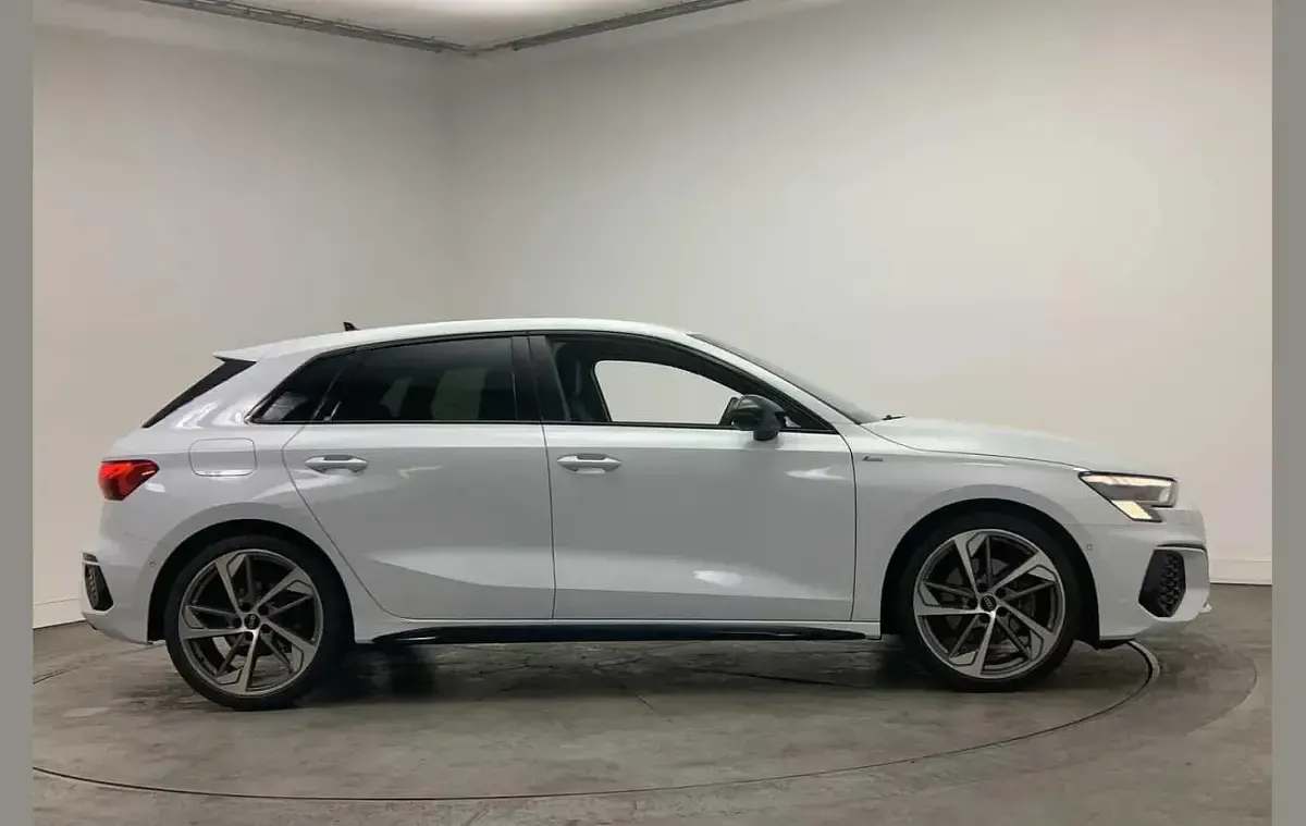 Used Audi A3 Comfort 147 HP (108 kW) 2023 White Sedan