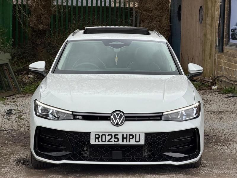 Begagnad VW Passat Elegance 2025 Vit Kombi