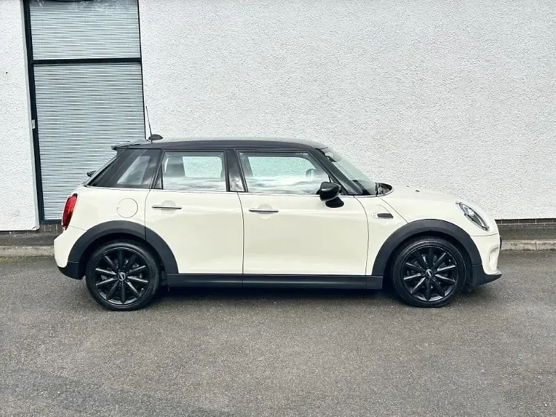 Usado Mini ONE Classic 102 CV (75 kW) 2020 Blanco Utilitario