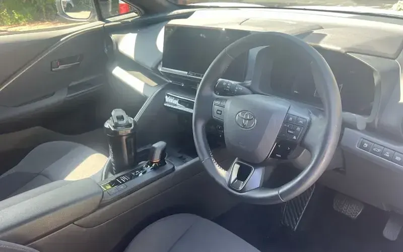 Used Toyota C-HR Design 223 HP (164 kW) 2025 White SUV
