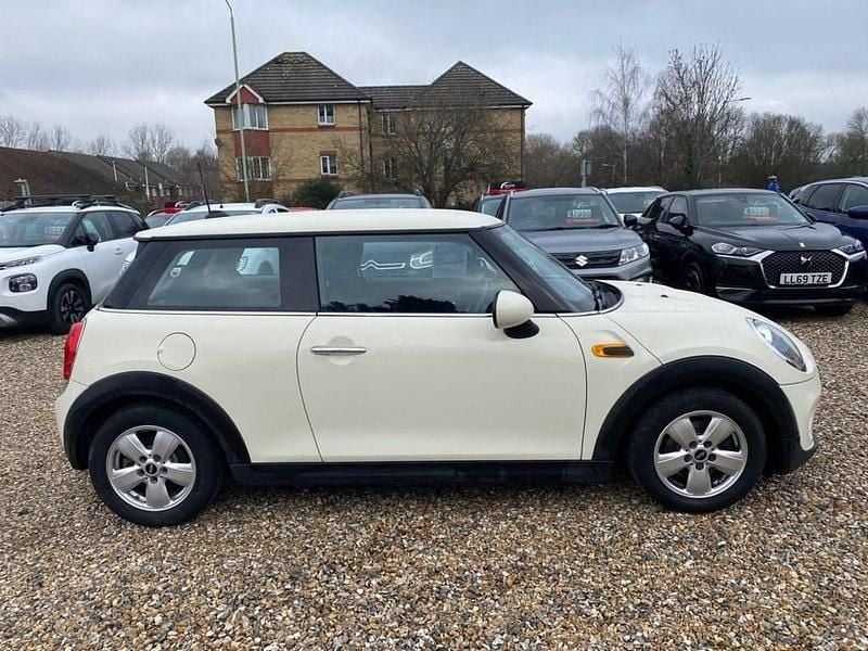 Used Mini Cooper D Hatch 2016 White Hatchback