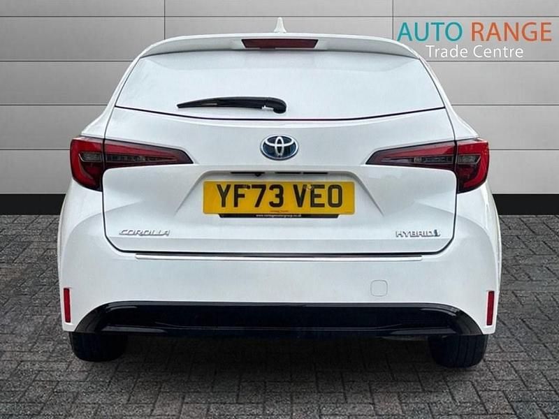 Used Toyota Corolla 140 HP (102 kW) 2023 White Van