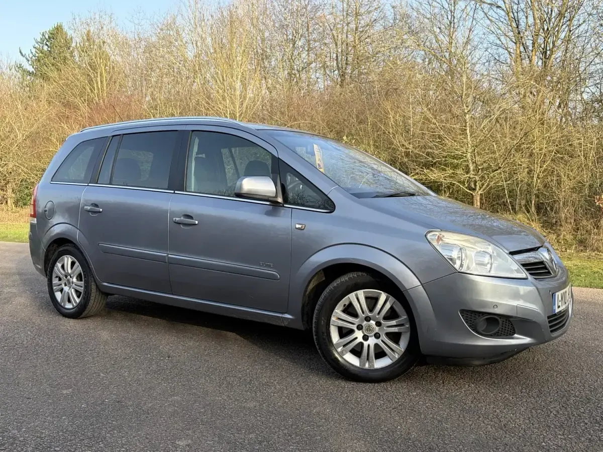 Begagnad Vauxhall Zafira Elite 2010 Silver Minibuss
