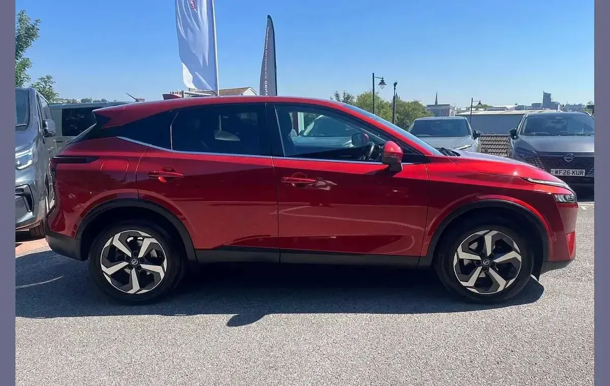 Used Nissan Qashqai N-Connecta 138 HP (101 kW) 2022 Red SUV