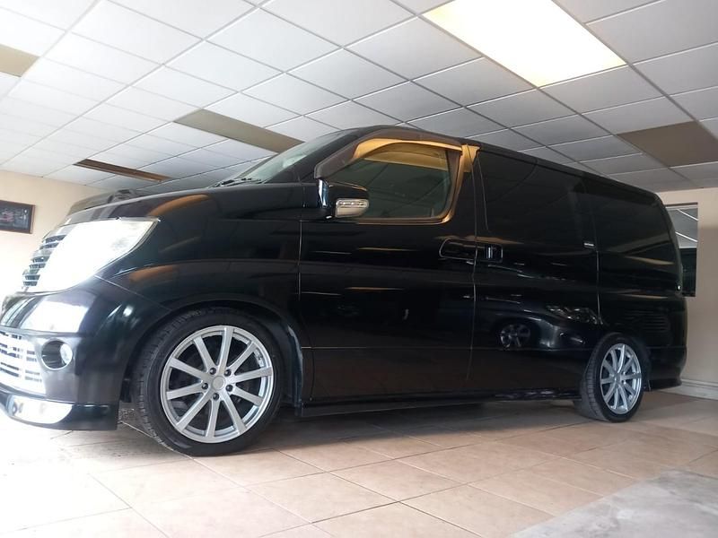 Używany Nissan Elgrand 2006 Czarny Minivan