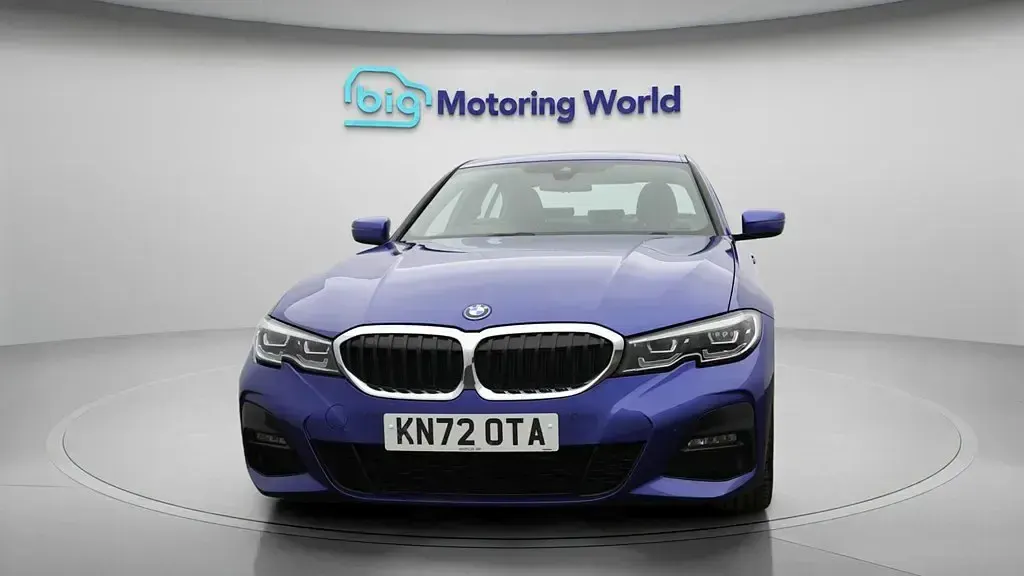 Usado BMW 330e M Sport 292 HP (214 kW) 2022 Azul Sedan