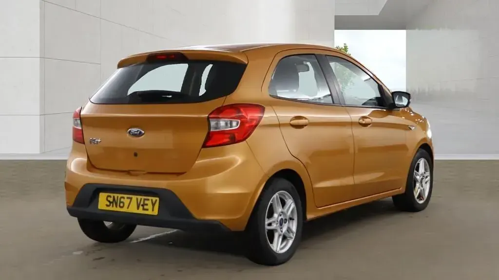 Used Ford Ka Plus Zetec 70 HP (51 kW) 2017 Gold Hatchback