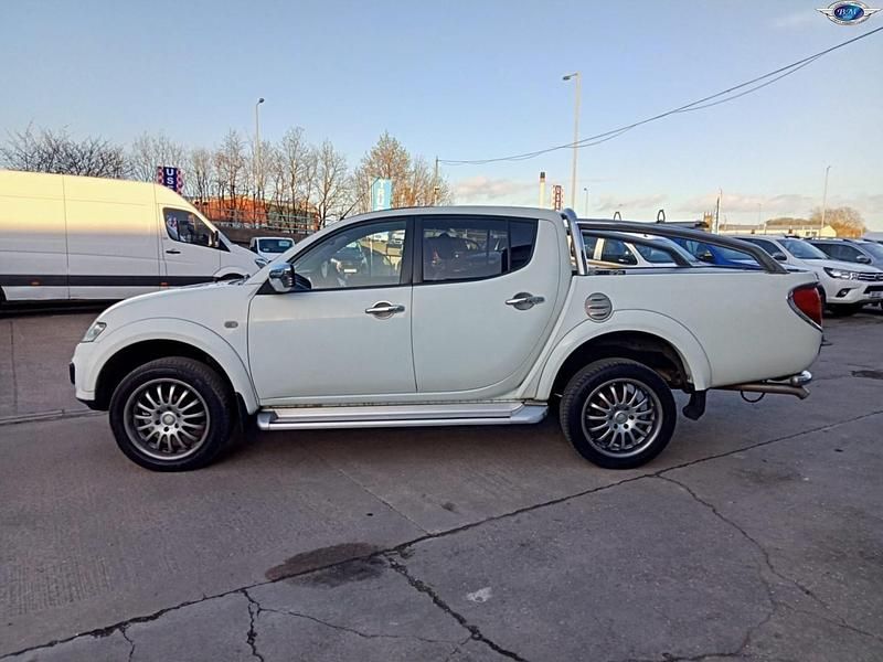 Used Mitsubishi L200 2015 White Pickup