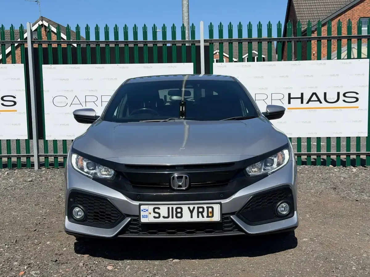 Begagnad Honda Civic SR 129 HK (94 kW) 2018 Silver Halvkombi