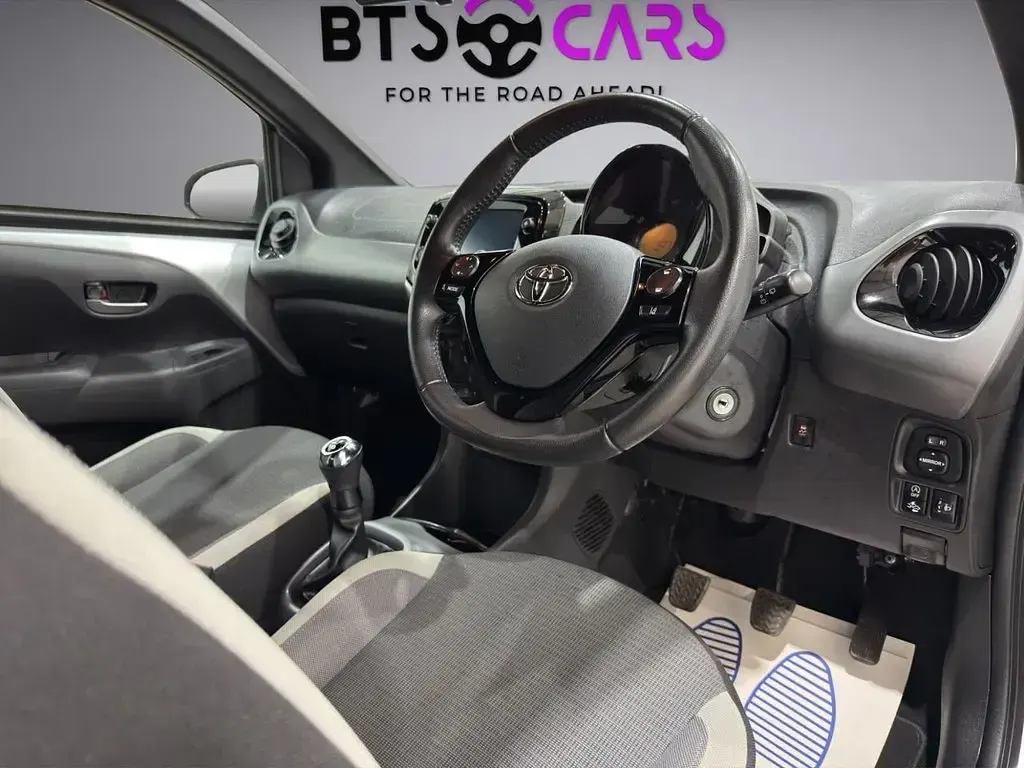 Used Toyota Aygo Trend 72 HP (52 kW) 2021 Silver Hatchback