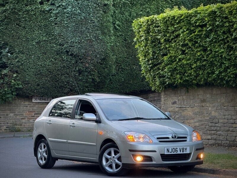 Silver Used 2006 Toyota Corolla Hatchback | £3,650 (Fair price) - Image 1/4