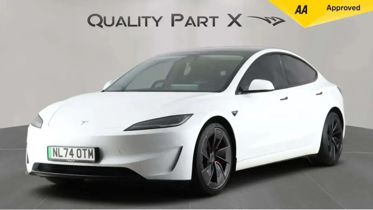 Używany Tesla Model 3 Performance 77 kW (106 KM) 2024 Biały Sedan/Limuzyna