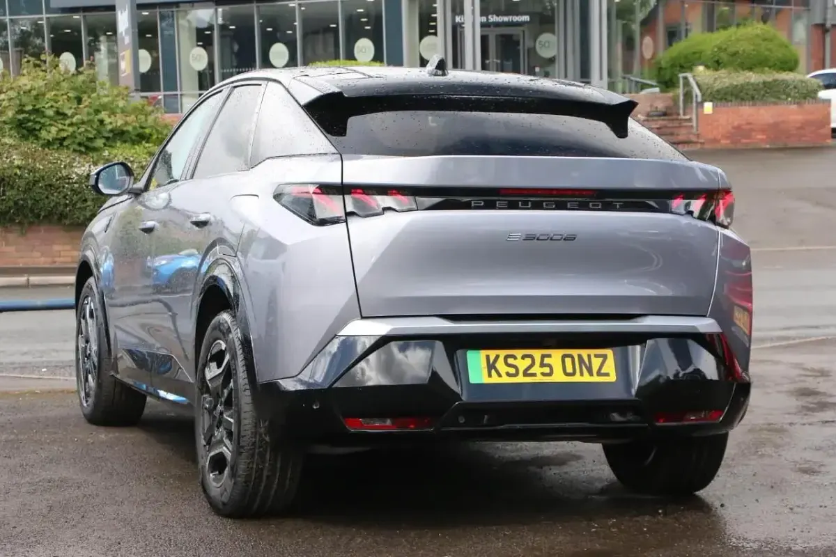 Used Peugeot e-3008 GT 152 kW (207 HP) 2025 Grey SUV